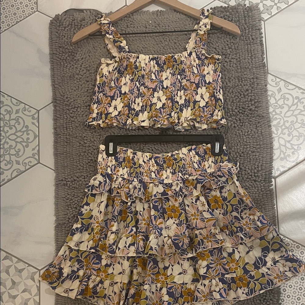 Boutique 2 piece skirt and top set. Size Medium